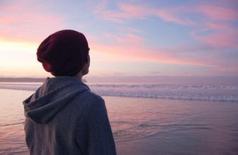 好詩(shī)獻(xiàn)給你 第24期:我學(xué)會(huì)堅(jiān)強(qiáng) I Learn To Be Strong