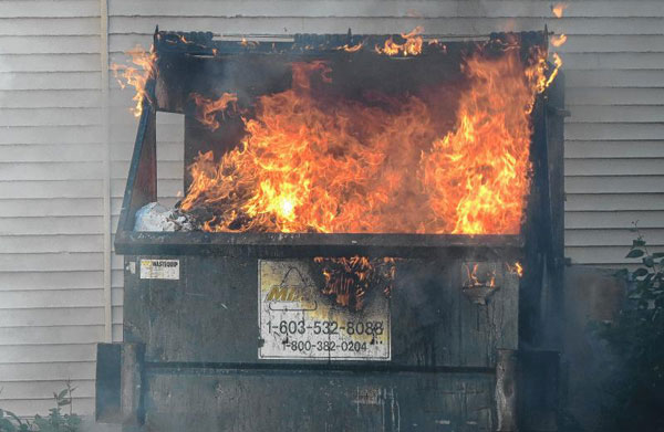 垃圾箱著火，沒得救？