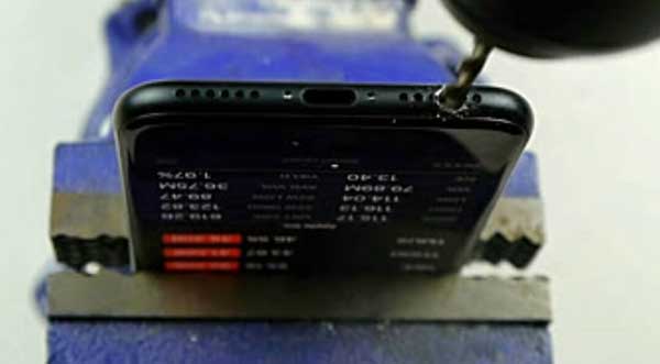 電鉆iPhone 7，鉆出隱藏耳機(jī)孔？