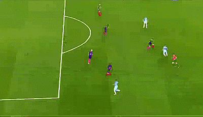 北京時間4月13日凌晨，歐冠四分之一決賽首回合，皇馬在客場2-1逆轉(zhuǎn)拜仁，下半場比賽，C羅梅開二度，完成了歐戰(zhàn)（歐冠97球）百球里程碑，成為了歐戰(zhàn)歷史第一人。