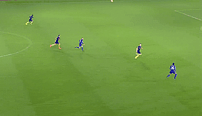 北京時間4月13日凌晨，歐冠四分之一決賽首回合，皇馬在客場2-1逆轉(zhuǎn)拜仁，下半場比賽，C羅梅開二度，完成了歐戰(zhàn)（歐冠97球）百球里程碑，成為了歐戰(zhàn)歷史第一人。