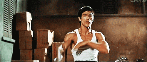 原來在老外的眼里中國人個個都是武功高手！