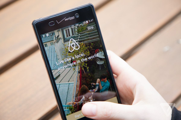 愛彼迎又曝偷拍丑聞，攝像頭正對(duì)床位！住民宿如何防偷窺