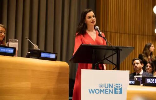 安妮.海瑟薇聯(lián)合國溫情演講