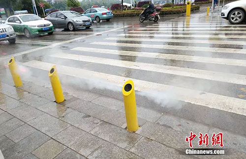 闖紅燈就被噴水霧 這款神器能治好中國式過馬路嗎？