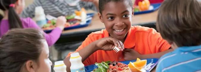 三部委發(fā)文要求中小學幼兒園建立陪餐制度