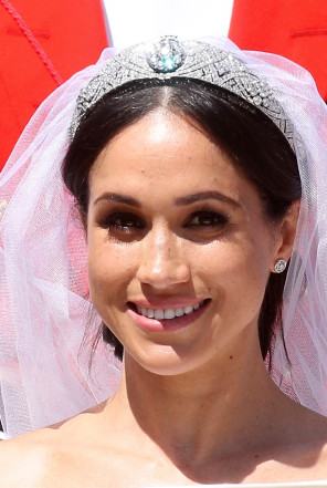 阿奇的洗禮上，女人們的珠寶很有講究！