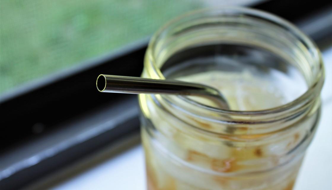 危險(xiǎn)的金屬吸管