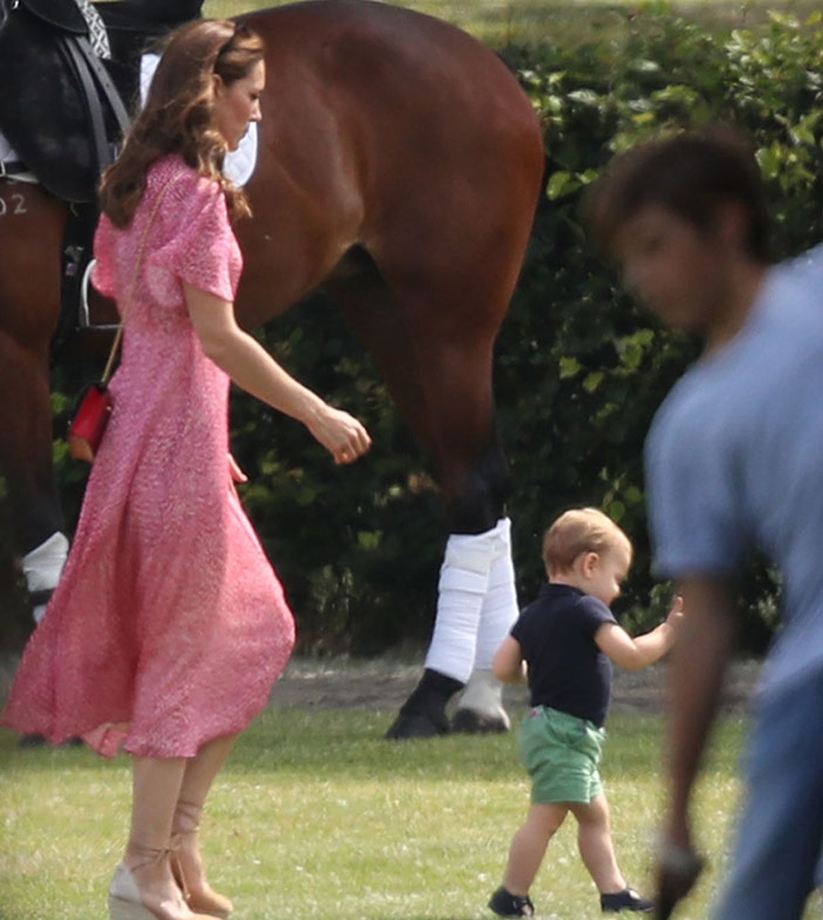 凱特、梅根和孩子們驚喜探班打馬球的爸爸們