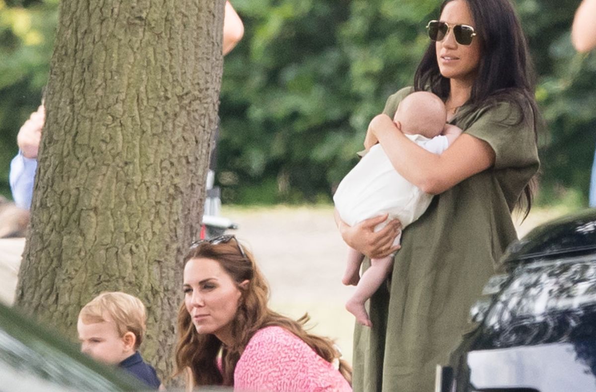 凱特、梅根和孩子們驚喜探班打馬球的爸爸們