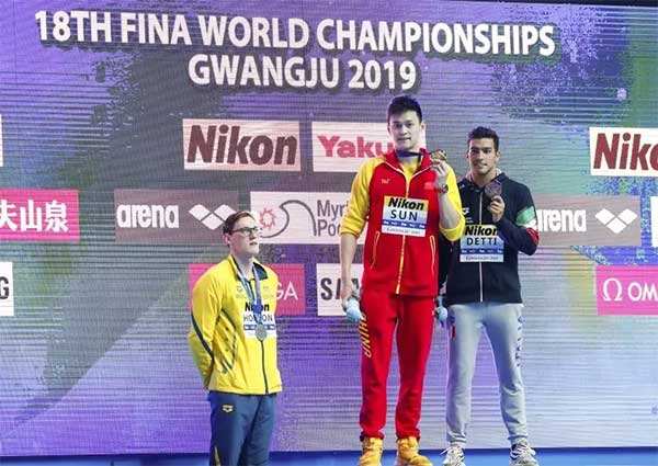 澳大利亞游泳選手拒上領(lǐng)獎(jiǎng)臺(tái)，孫楊呼吁尊重