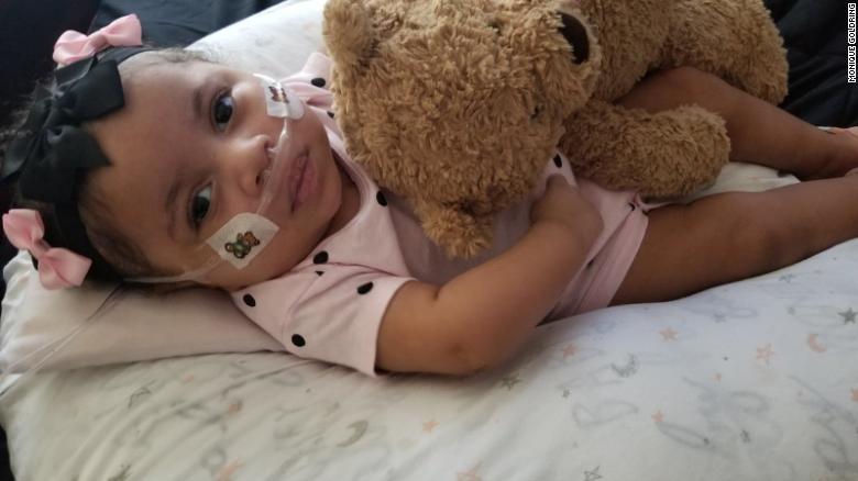 失去生命維持系統(tǒng)的嬰兒要過她的第一個生日了