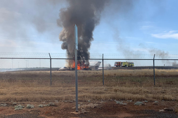不幸中的萬幸:所有的乘客都活著走出了飛機(jī)墜毀的現(xiàn)場(chǎng)